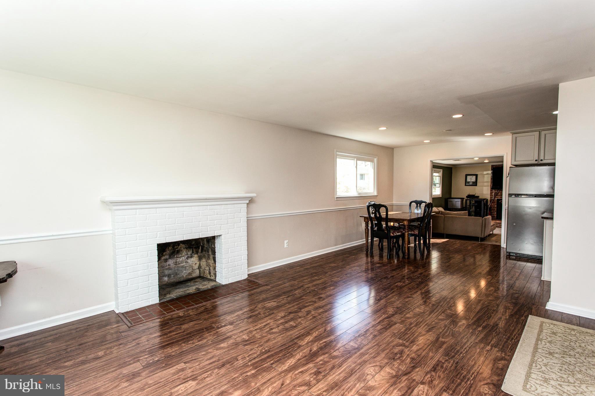 7406 Chatham Street Springfield, VA 22151 - Photo 11 of 30 Living Room