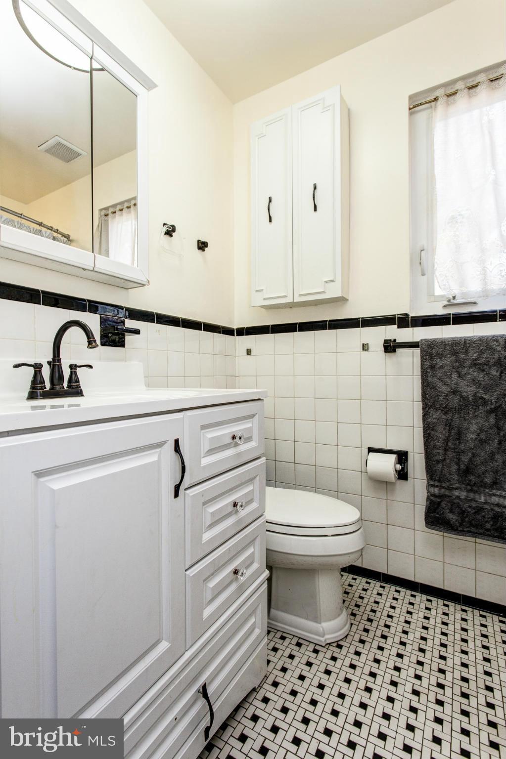 7406 Chatham Street Springfield, VA 22151 - Photo 23 of 30 Bath