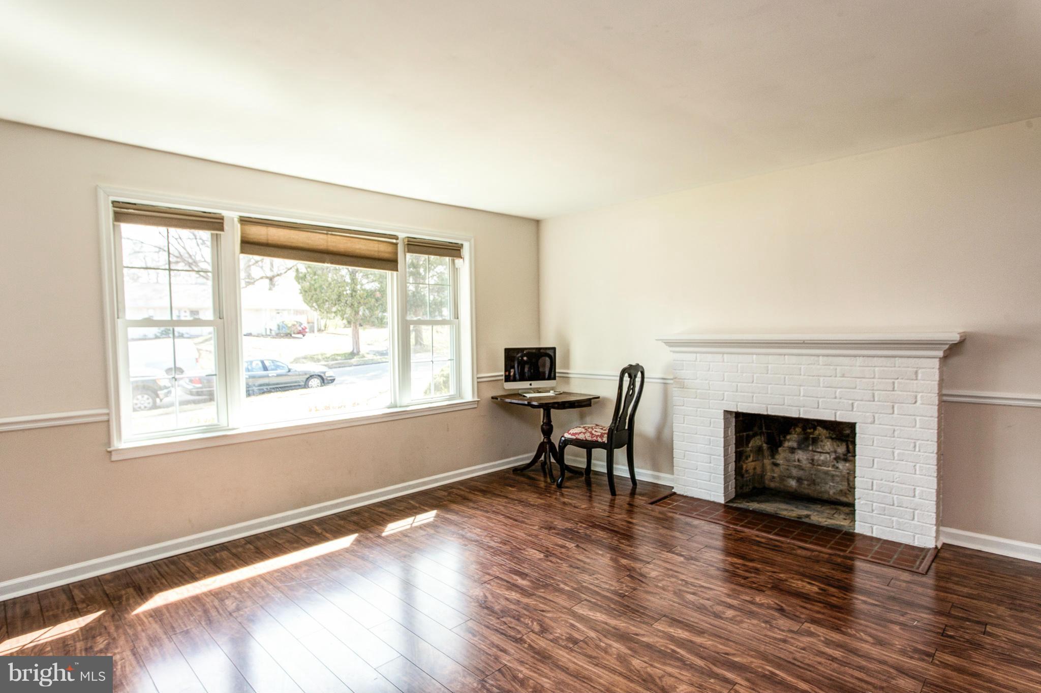 7406 Chatham Street Springfield, VA 22151 - Photo 7 of 30 Living Room