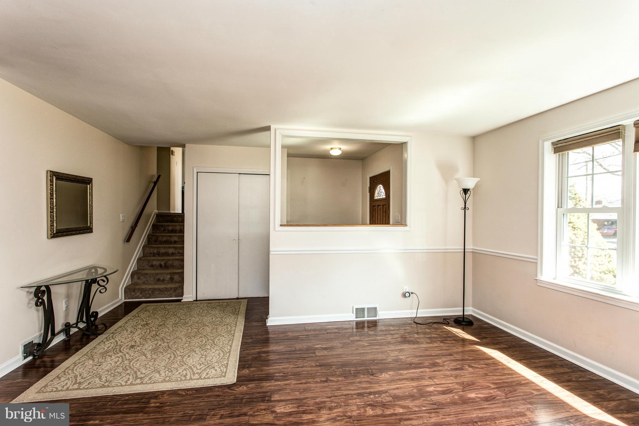 7406 Chatham Street Springfield, VA 22151 - Photo 10 of 30 Living Room