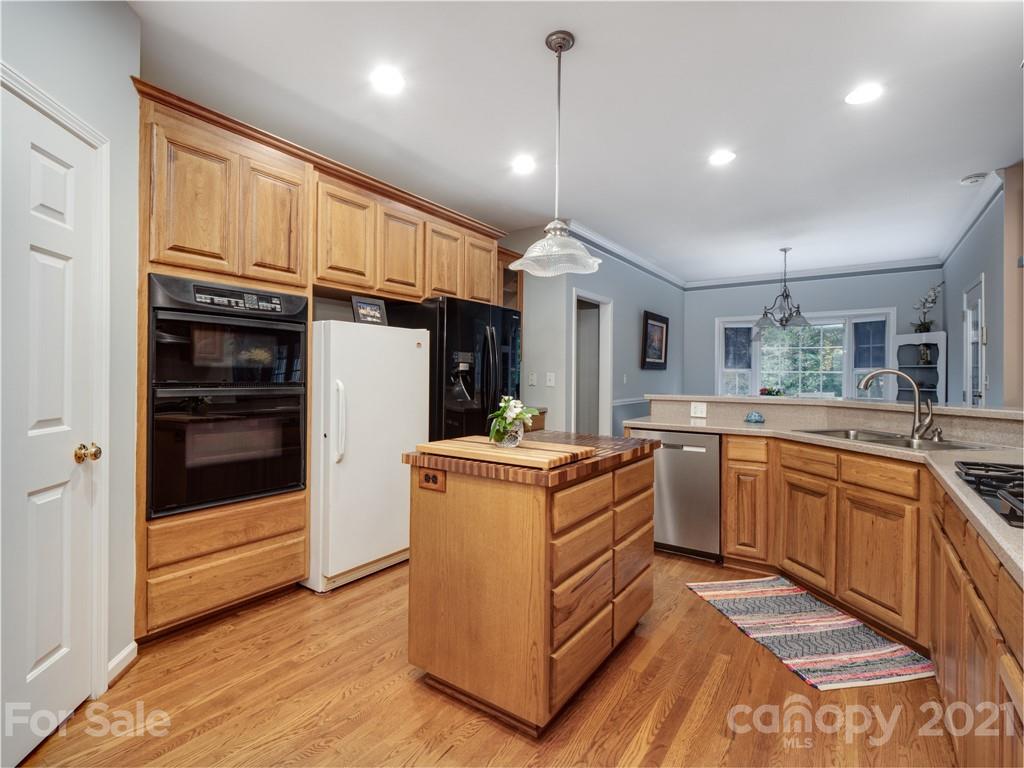 9141 Sunrise Meadow Road Fort Mill, SC 29715 - Photo 17 of 45 a kitchen with stainless steel appliances granite countertop a stove and a refrigerator