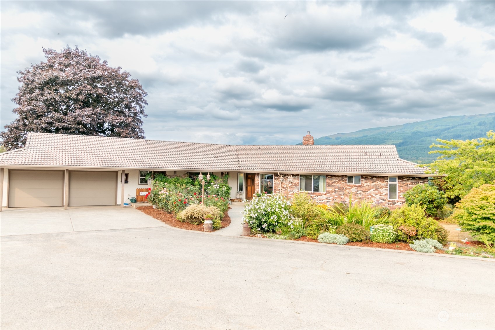 14664 Beaver Lake Road Mount Vernon, WA 98273 - Photo 2 of 40 Gallery Image 2