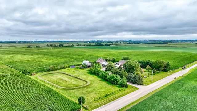 $686,900 | 10617 East 2950 N Road, Blackstone, IL 61313