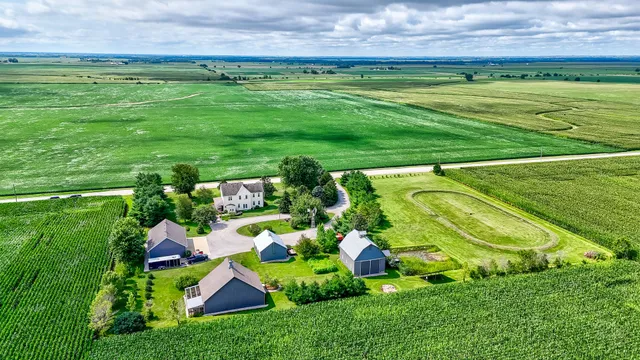 $686,900 | 10617 East 2950 N Road, Blackstone, IL 61313
