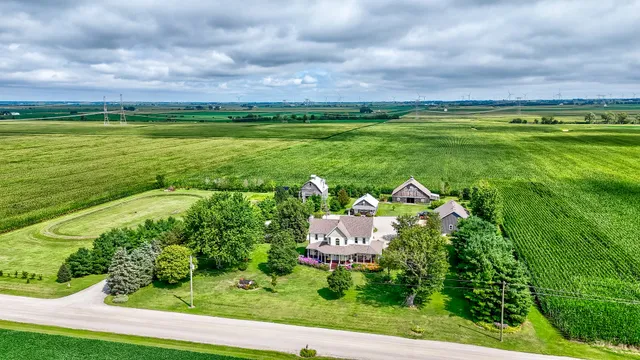 $686,900 | 10617 East 2950 N Road, Blackstone, IL 61313