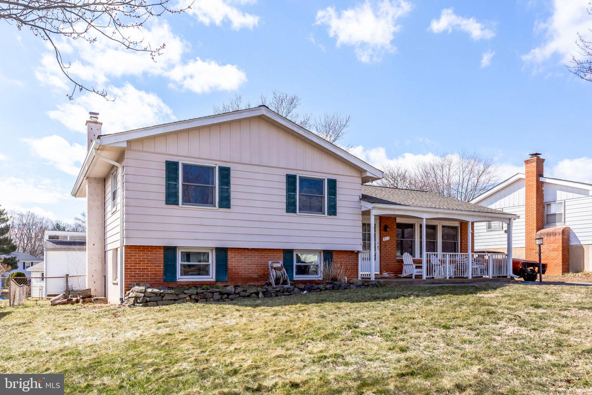 802 East Roanoke Road Sterling, VA 20164 - Photo 3 of 54 Gallery Image 3