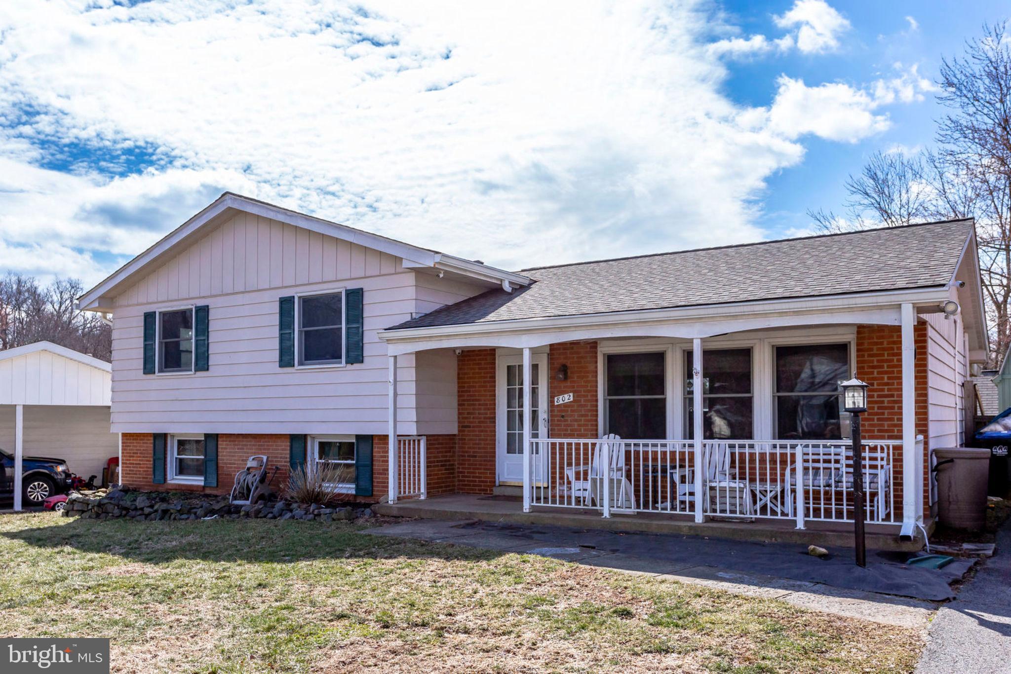 802 East Roanoke Road Sterling, VA 20164 - Photo 4 of 54 Gallery Image 4