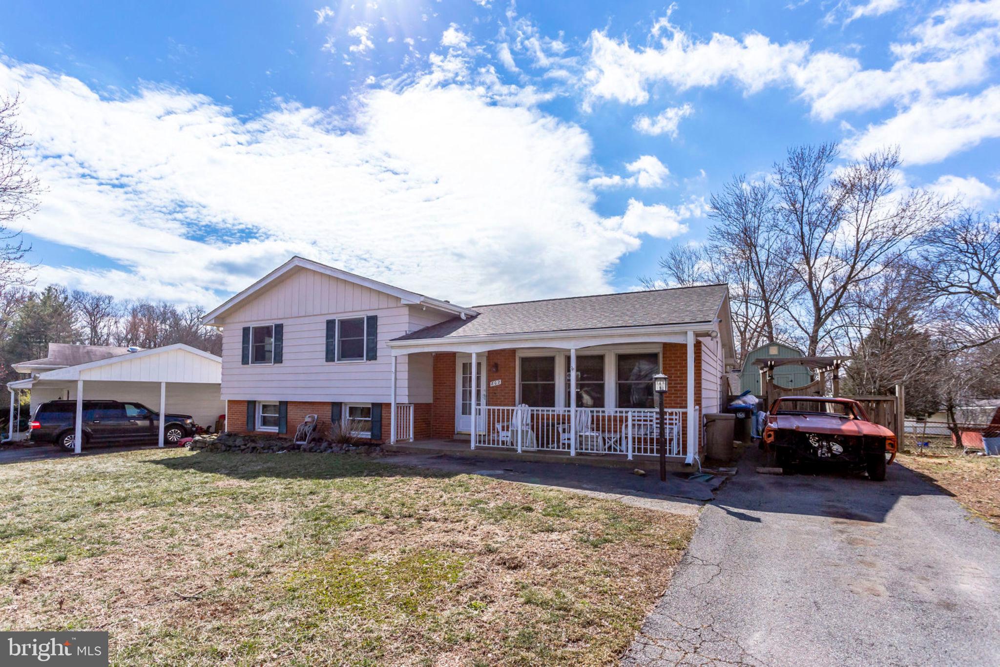 802 East Roanoke Road Sterling, VA 20164 - Photo 5 of 54 Gallery Image 5