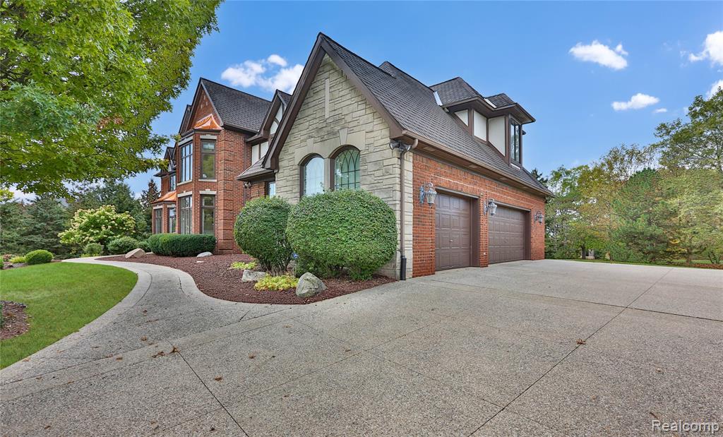 5826 Murfield Drive Rochester, MI 48306 - Photo 4 of 65 Gallery Image 4