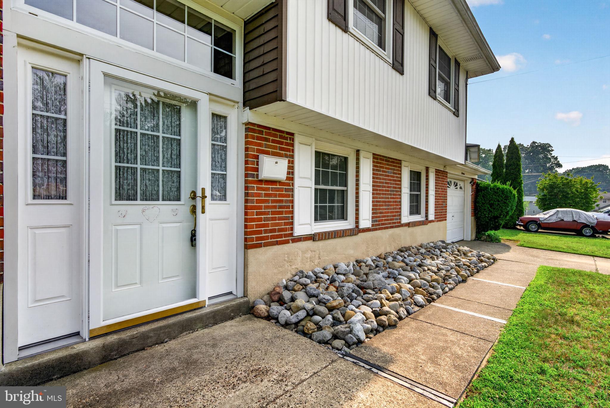 19 Hillside Road Stratford, NJ 08084 - Photo 3 of 29 Gallery Image 3