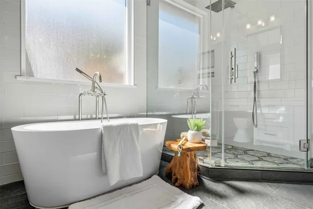 $575,000 | 2021 Inverness Drive, Round Rock, TX 78681