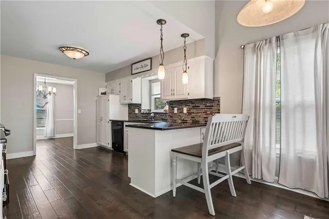 $449,000 | 312 Northwest Locust Street, Lee's Summit, MO 64064