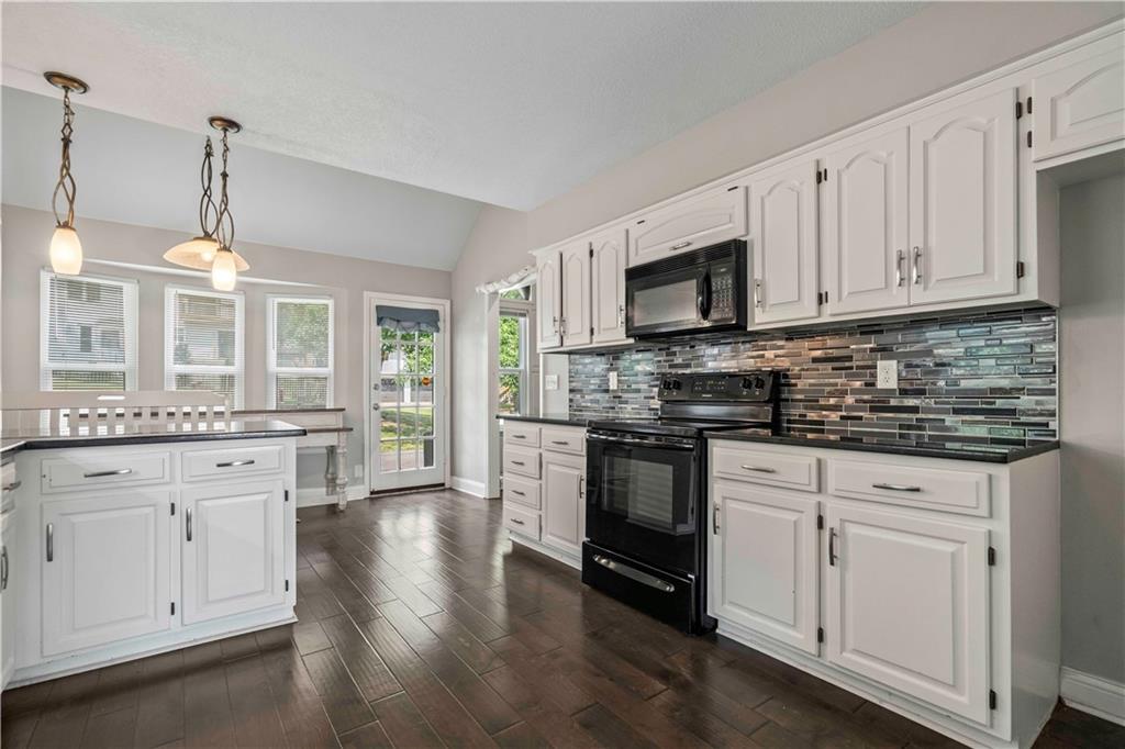 312 Northwest Locust Street Lee's Summit, MO 64064 - Photo 12 of 51