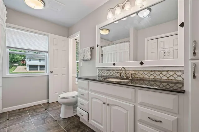 $449,000 | 312 Northwest Locust Street, Lee's Summit, MO 64064