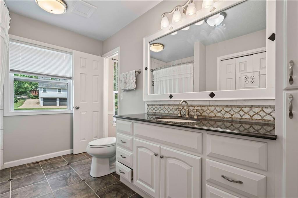 312 Northwest Locust Street Lee's Summit, MO 64064 - Photo 19 of 51