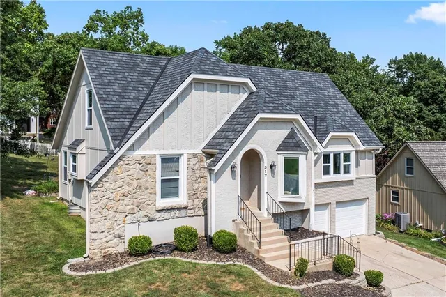 $449,000 | 312 Northwest Locust Street, Lee's Summit, MO 64064