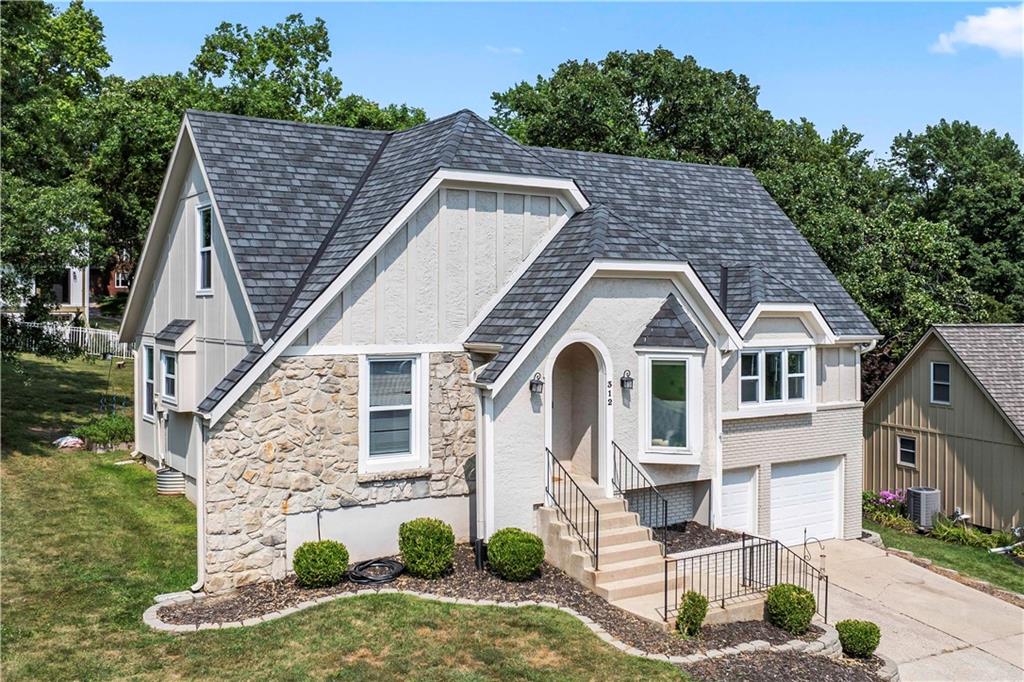 312 Northwest Locust Street Lee's Summit, MO 64064 - Photo 2 of 51