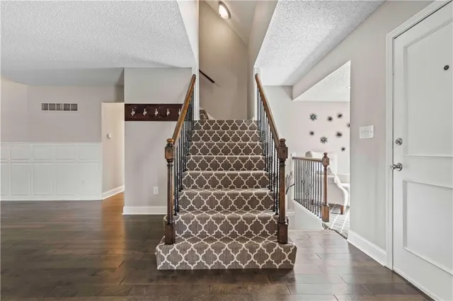 $449,000 | 312 Northwest Locust Street, Lee's Summit, MO 64064