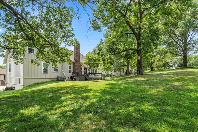 $449,000 | 312 Northwest Locust Street, Lee's Summit, MO 64064