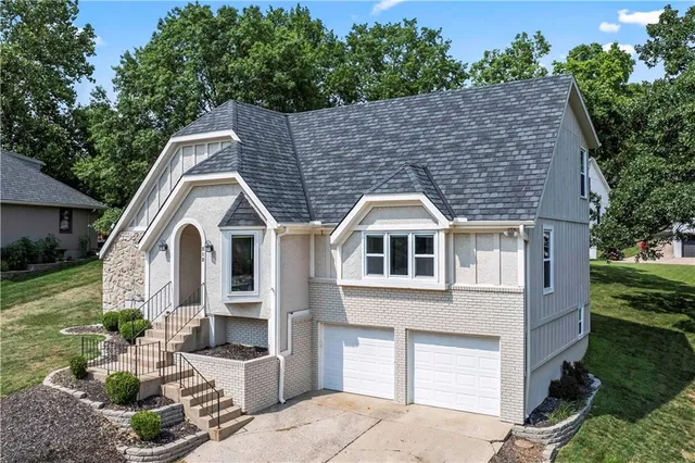 $449,000 | 312 Northwest Locust Street, Lee's Summit, MO 64064