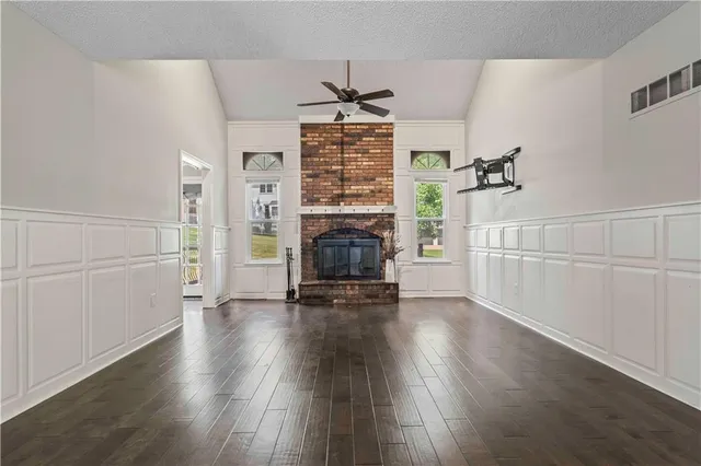 $449,000 | 312 Northwest Locust Street, Lee's Summit, MO 64064