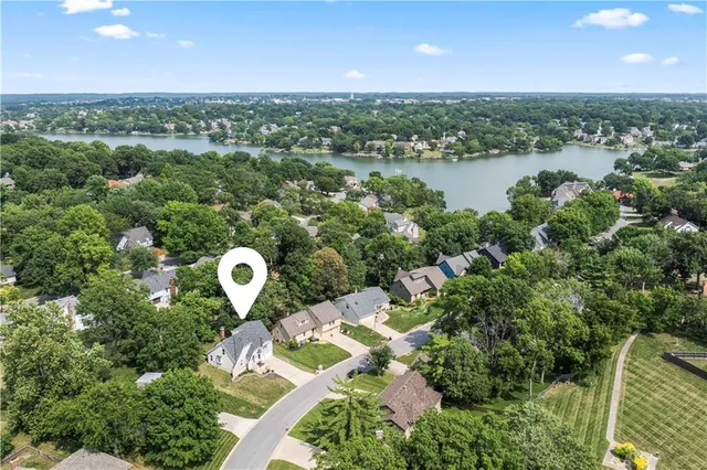 $449,000 | 312 Northwest Locust Street, Lee's Summit, MO 64064