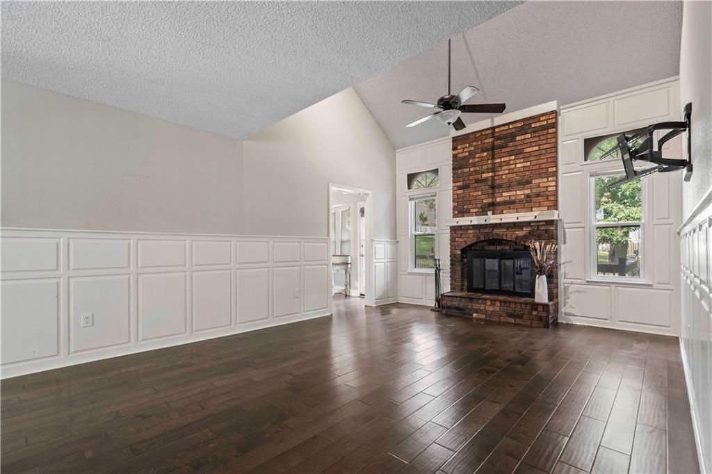 312 Northwest Locust Street Lee's Summit, MO 64064 - Photo 6 of 51