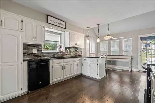 $449,000 | 312 Northwest Locust Street, Lee's Summit, MO 64064