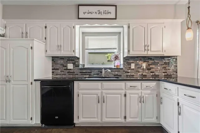 $449,000 | 312 Northwest Locust Street, Lee's Summit, MO 64064