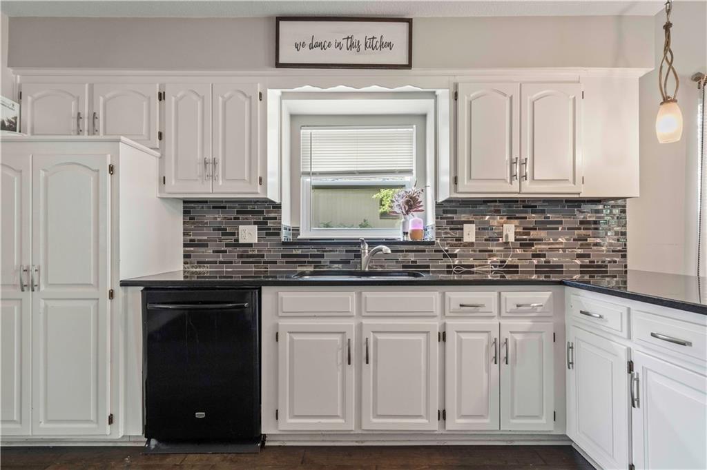 312 Northwest Locust Street Lee's Summit, MO 64064 - Photo 10 of 51