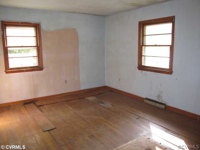 7712 Woodpecker Road Chesterfield, VA 23838 - Photo 4 of 10 an empty room with a window