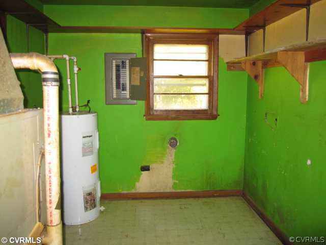 7712 Woodpecker Road Chesterfield, VA 23838 - Photo 6 of 10 a room with window and refrigerator