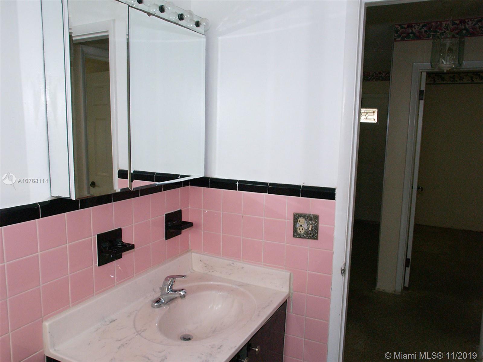 3046 Arthur Street Hollywood, FL 33021 - Photo 18 of 37 Gallery Image 18