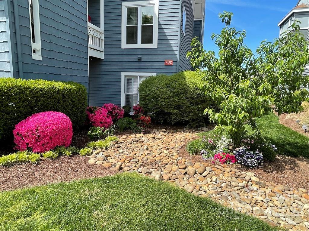 18679 Vineyard Point Lane Cornelius, NC 28031 - Photo 5 of 7 a view of a house with a yard and garden