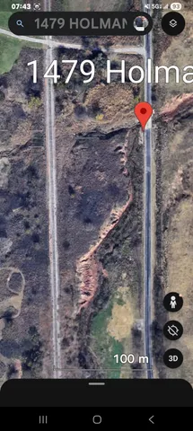 a view of a dry yard