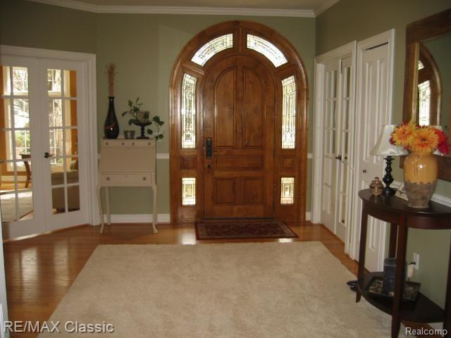 530 West 3rd Street Rochester, MI 48307 - Photo 2 of 18 Elegant Entrance