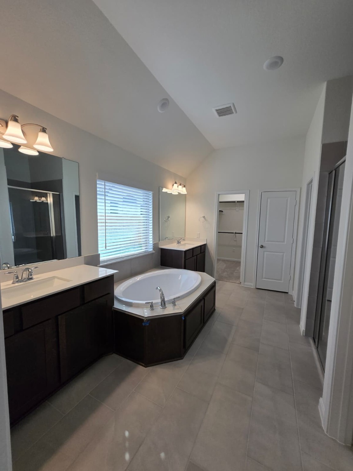 1420 Florecer Lane Magnolia, TX 77354 - Photo 13 of 36 a bathroom with a bathtub sink and mirror