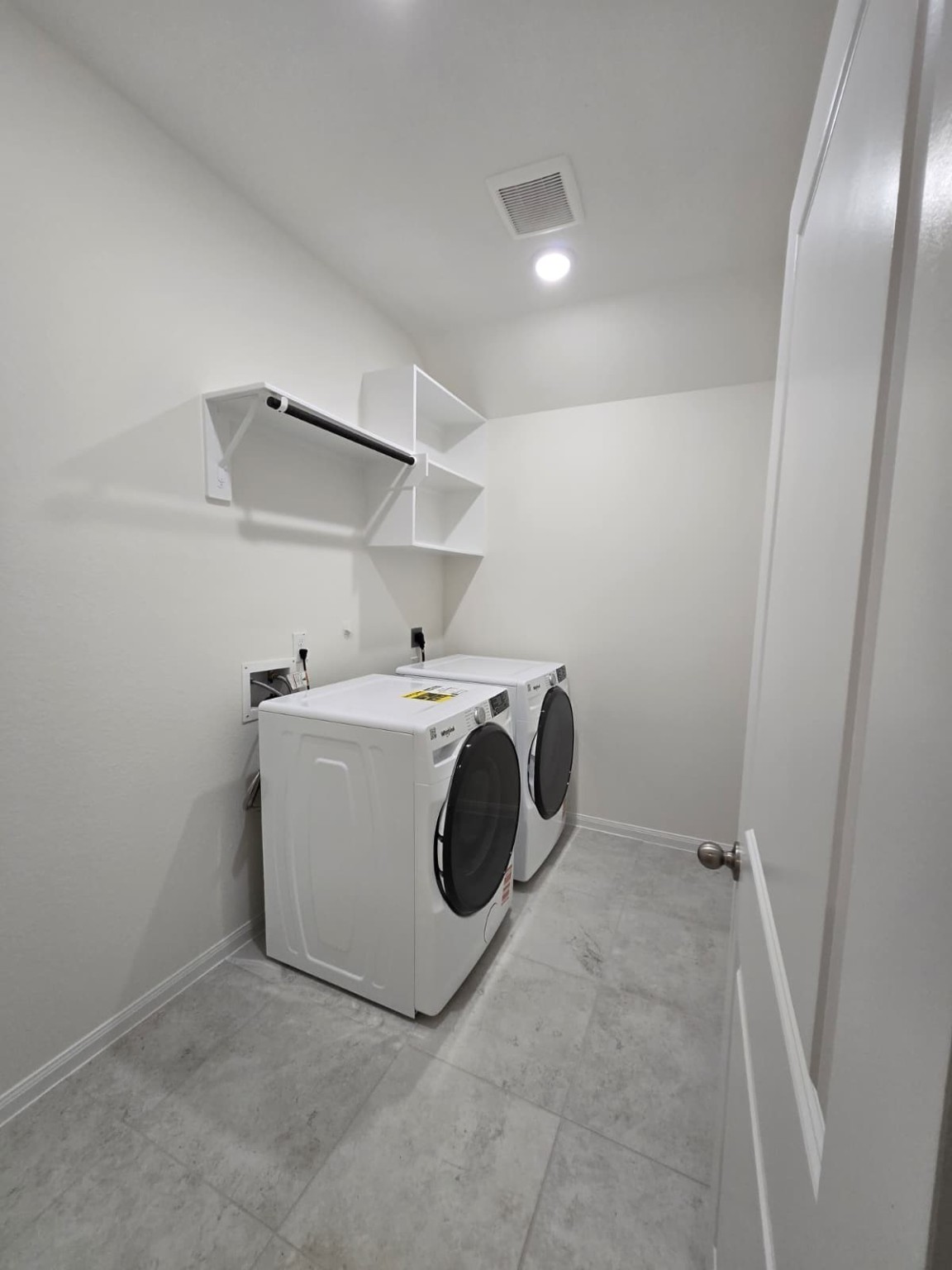 1420 Florecer Lane Magnolia, TX 77354 - Photo 29 of 36 a utility room with dryer and washer