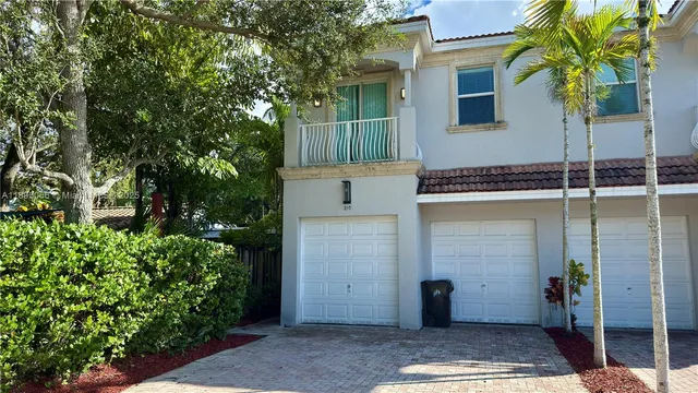 $3,990 | 210 Southwest 9th Street, Unit 210, Fort Lauderdale, FL 33315