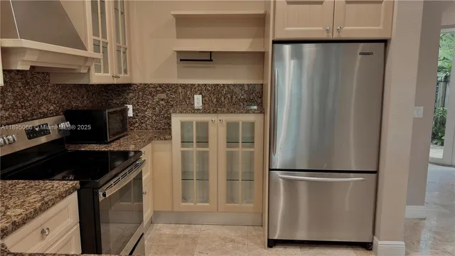 $3,990 | 210 Southwest 9th Street, Unit 210, Fort Lauderdale, FL 33315