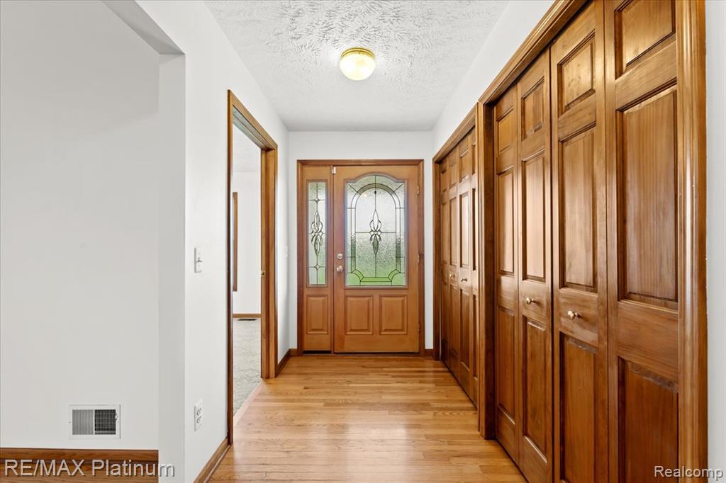 6893 Sanford Road Howell, MI 48855 - Photo 6 of 44