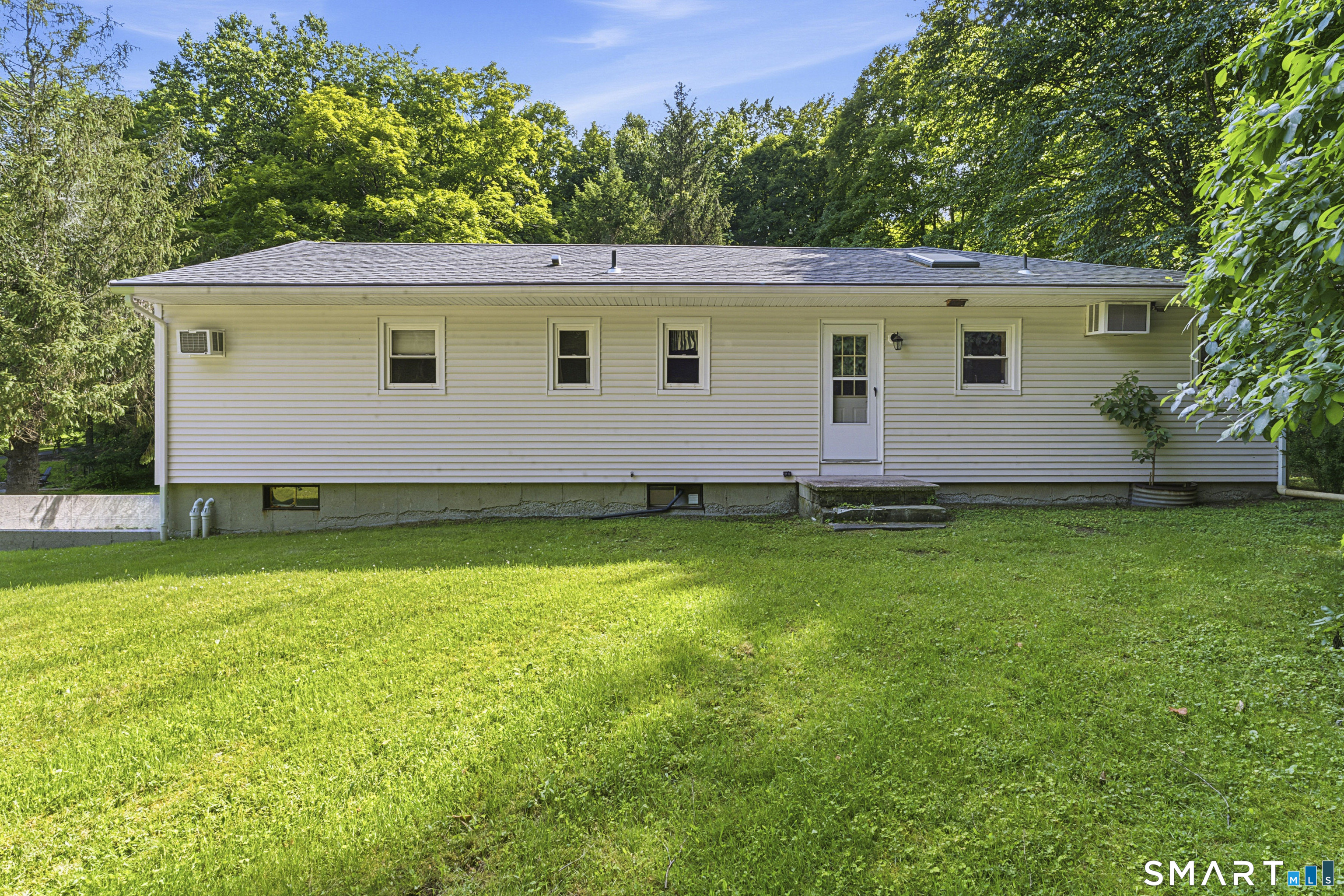 14 Saw Mill Road Newtown, CT 06470 - Photo 2 of 35