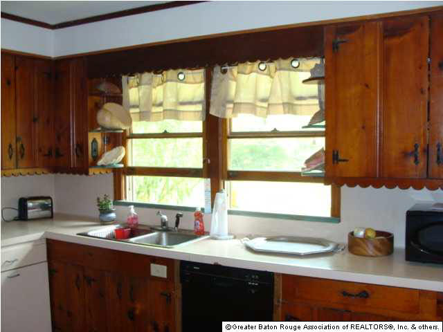 8984 Meadowood Street Baton Rouge, LA 70815 - Photo 5 of 20 Gallery Image 5