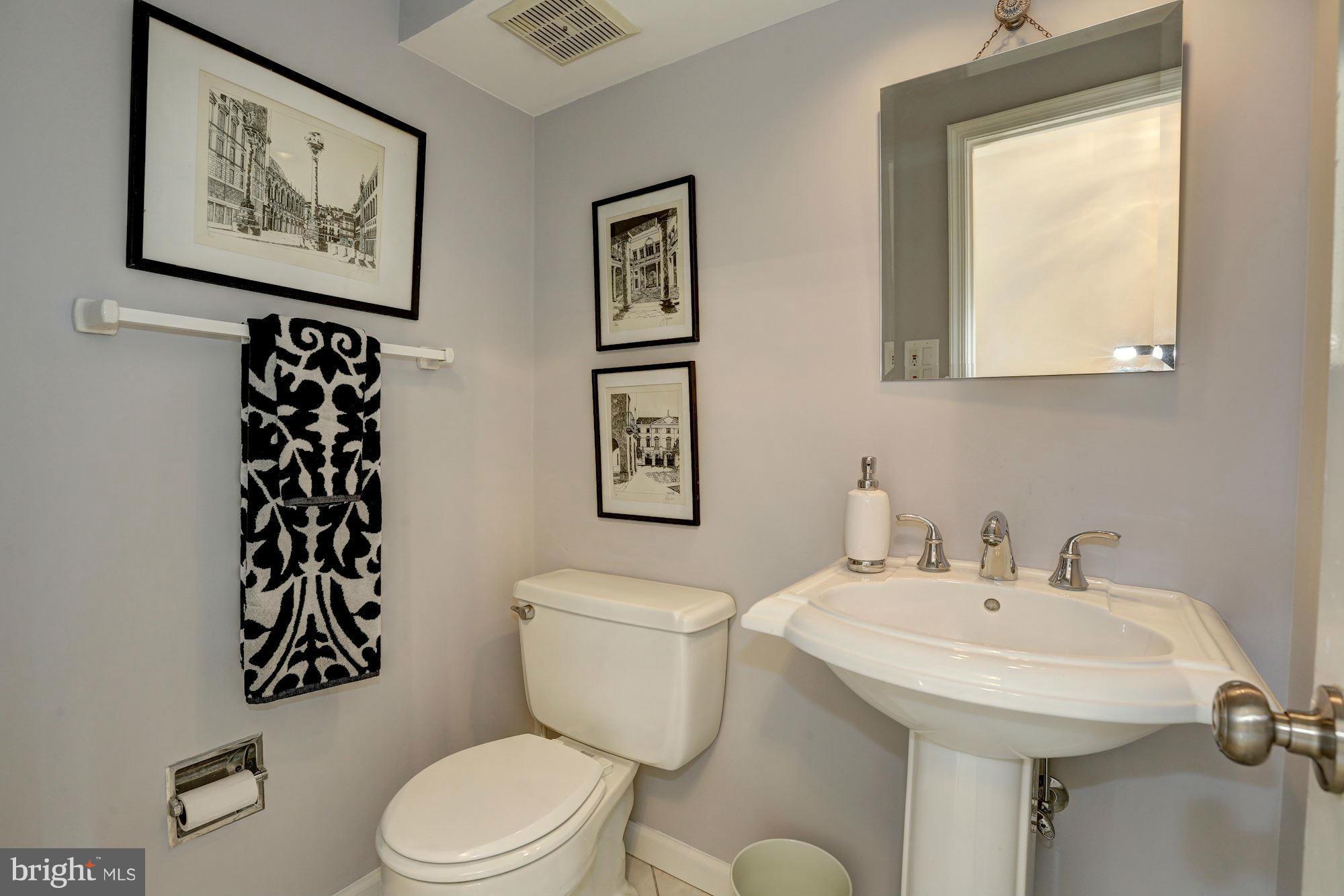 11805 Hunting Ridge Court Potomac, MD 20854 - Photo 11 of 30 Main Level Powder Room