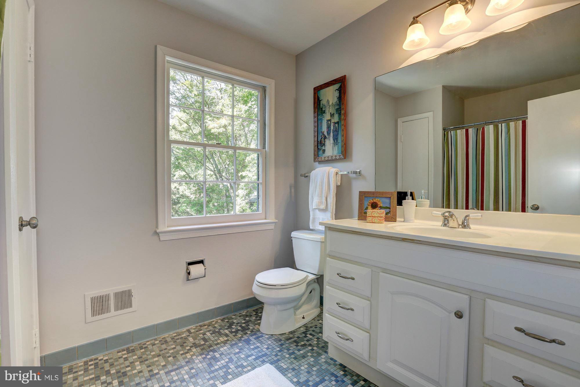 11805 Hunting Ridge Court Potomac, MD 20854 - Photo 20 of 30 Full Bath #2