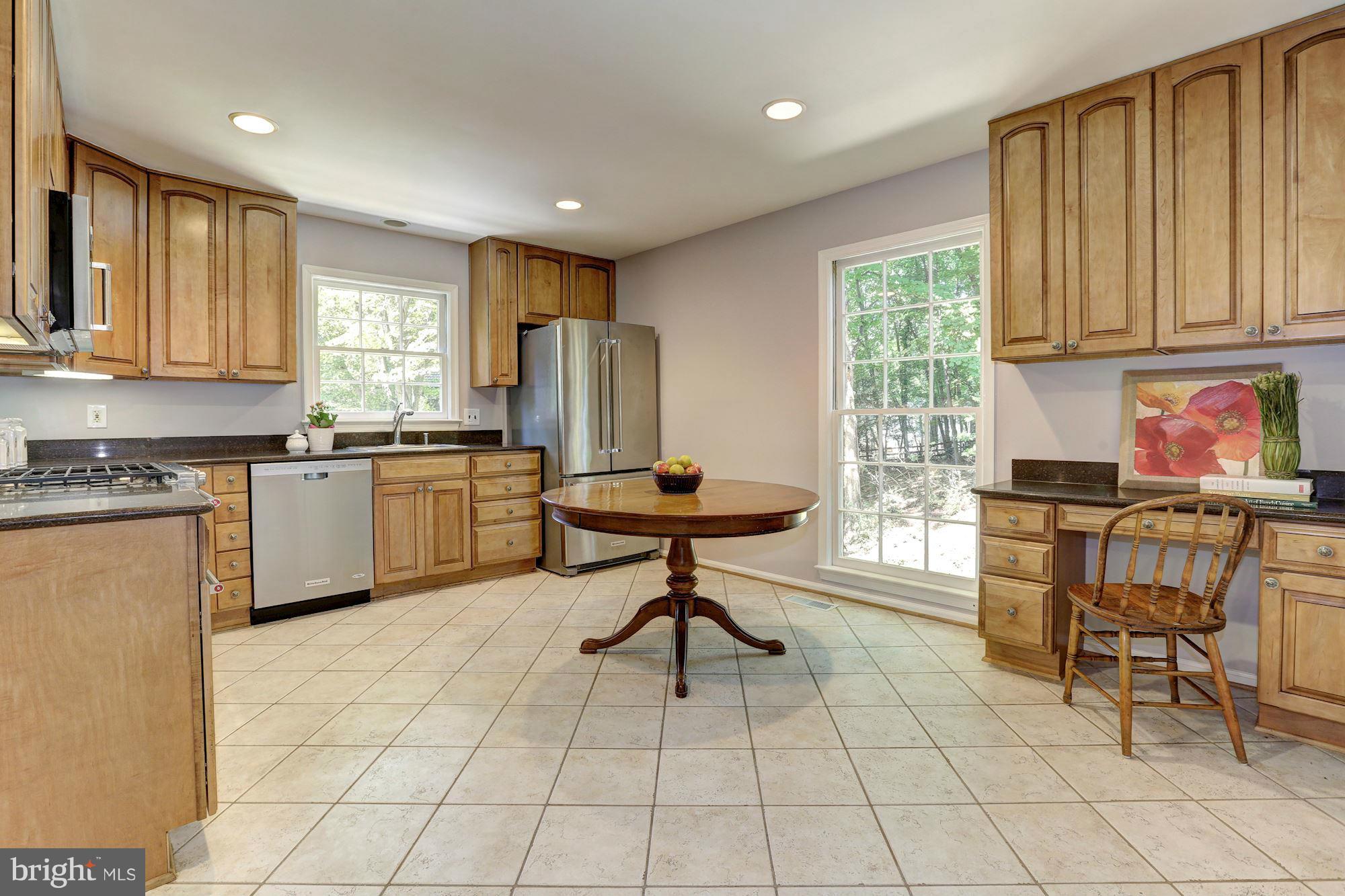 11805 Hunting Ridge Court Potomac, MD 20854 - Photo 9 of 30 Gourmet Kitchen w/ Table Space