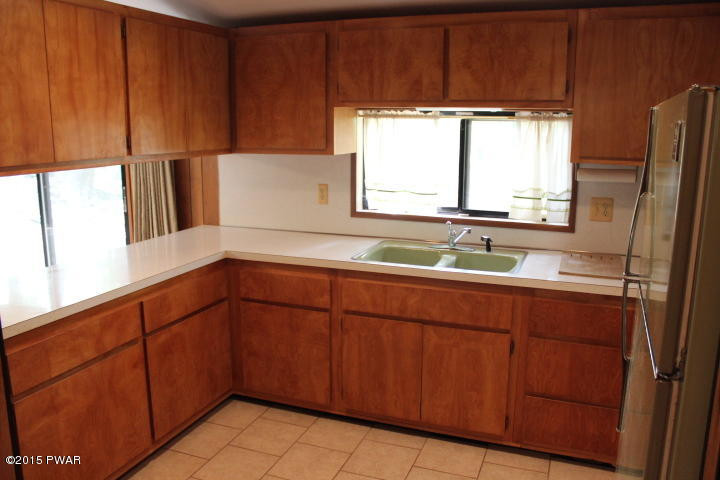 108 Ridgeway Drive Hawley, PA 18428 - Photo 10 of 16