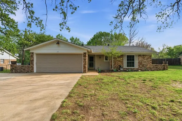$299,000 | 317 Glenhaven Drive, Azle, TX 76020