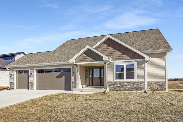 $625,000 | 1364 Periwinkle Pass, Oconomowoc, WI 53066