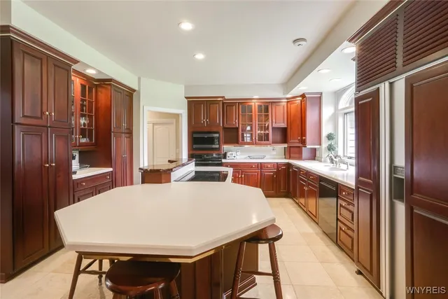 $1,299,000 | 7 Beauclaire Lane, Perinton, NY 14450